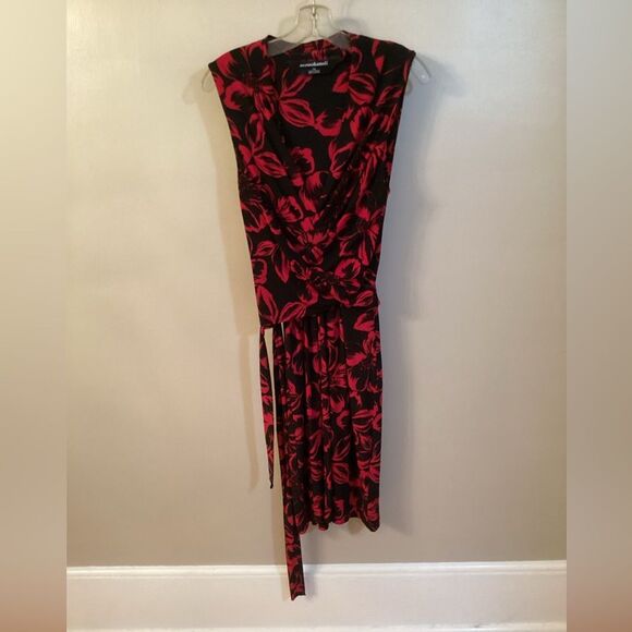NORMA KAMALI SIZE LARGE BLACK RED FLORAL SLEEVELESS  WRAP DRESS - Picture 2 of 7